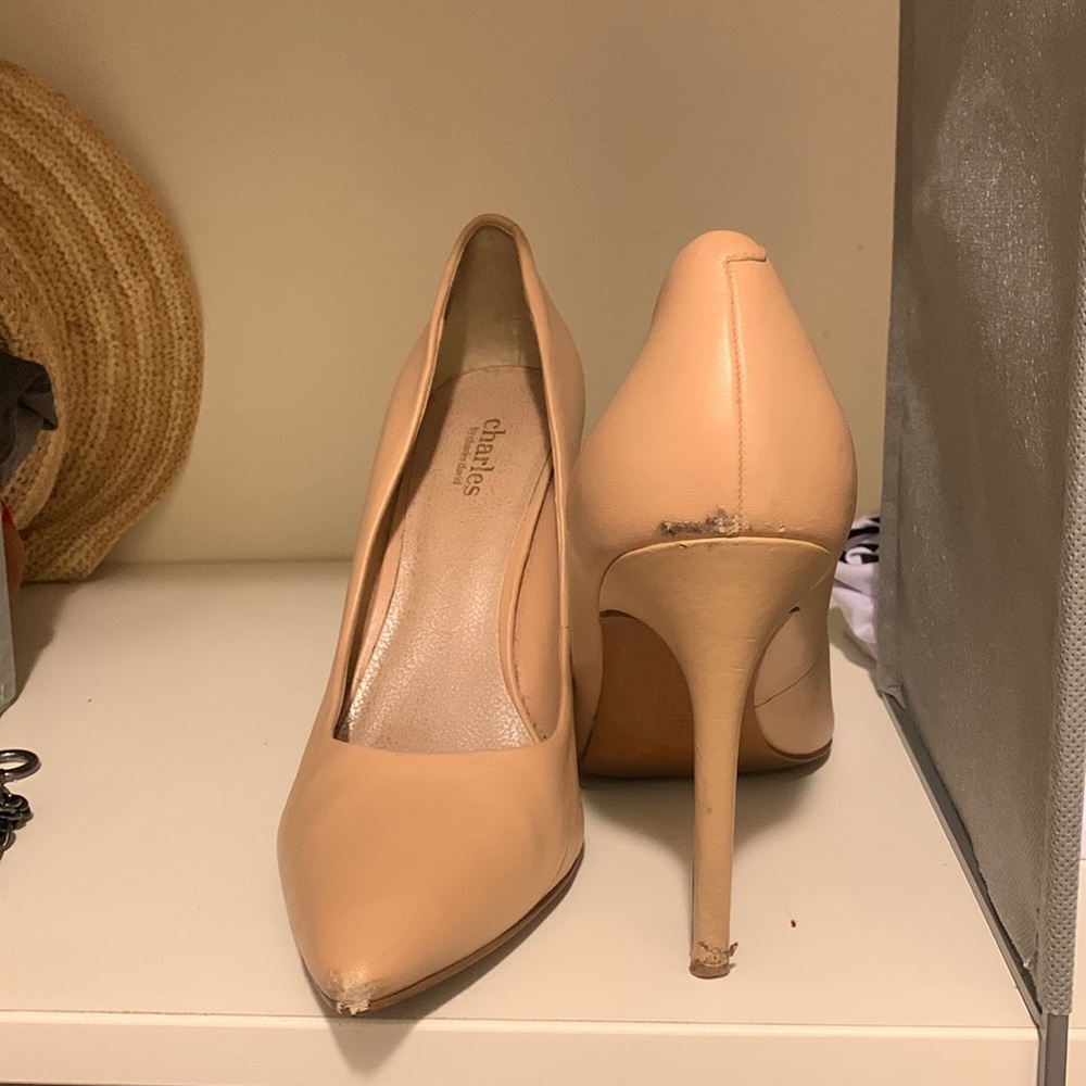 Nude Pumps